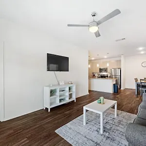  Apartment Lavish 2br In United States