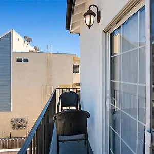 Spacious Private Gated Modern Loft Close To Universal And Hollywood Apartment